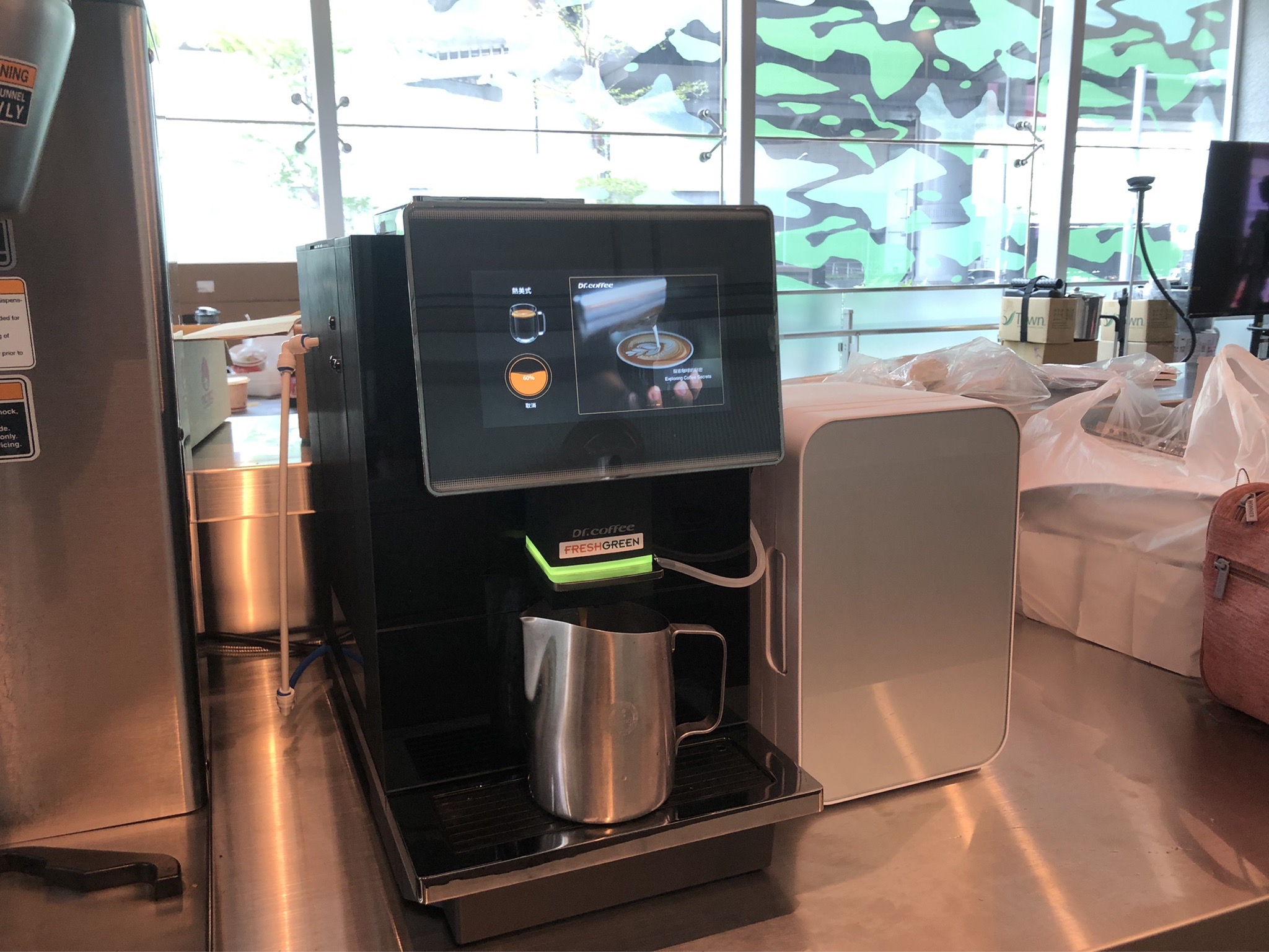 台中捷運站旁的素食超市安裝c11全自動咖啡機由啡事咖啡服務租賃及咖啡教學