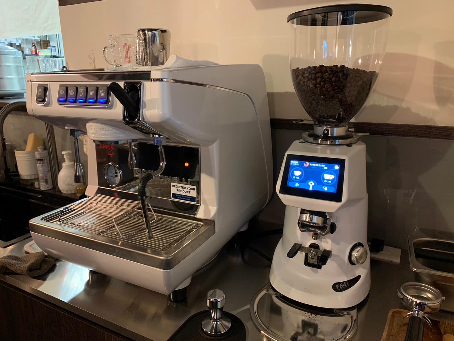 高雄魔法軟餅乾專賣店Rudey喫茶店購買appialife半自動咖啡機及f64e 由啡事咖啡協助安裝及咖啡教學