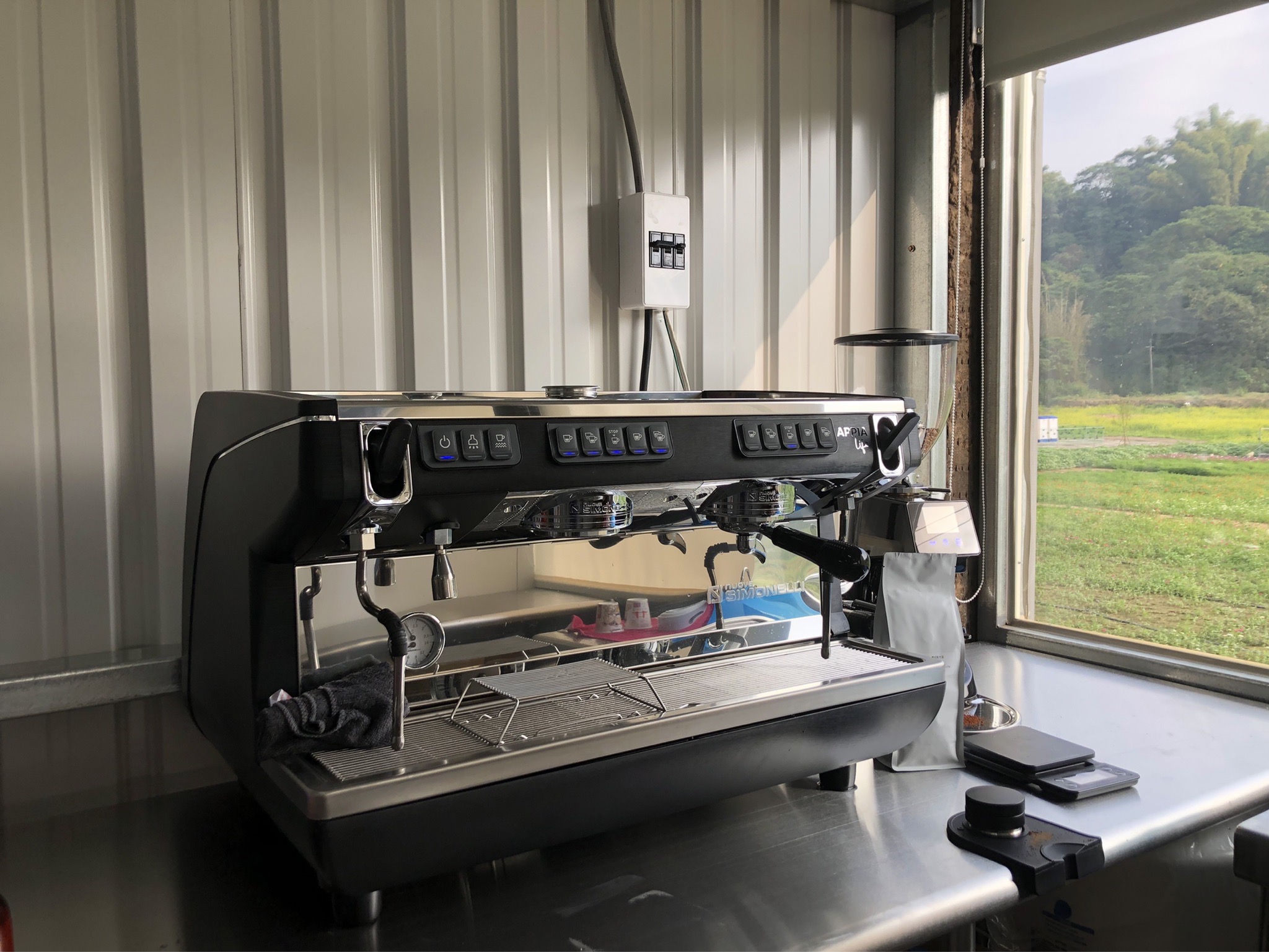 嘉義東區休閒農場 SIMONELLI APPIA LIFE 台灣大昌華嘉 雙孔半自動租賃 裝機 2022年 F64E定量磨豆機 咖啡教學
