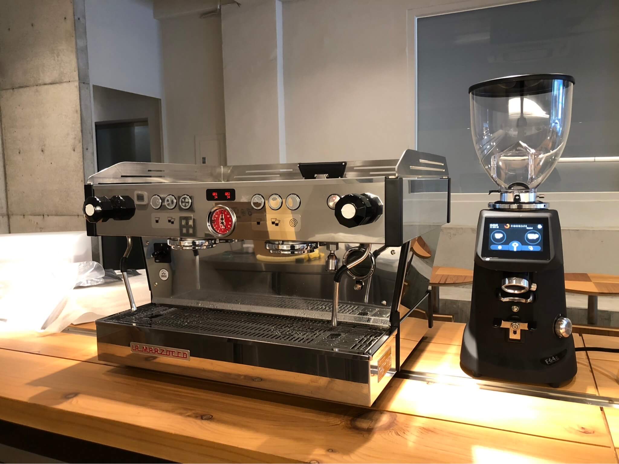 高雄咖啡店COFFEE RING 安裝LaMarzocco Linea PB