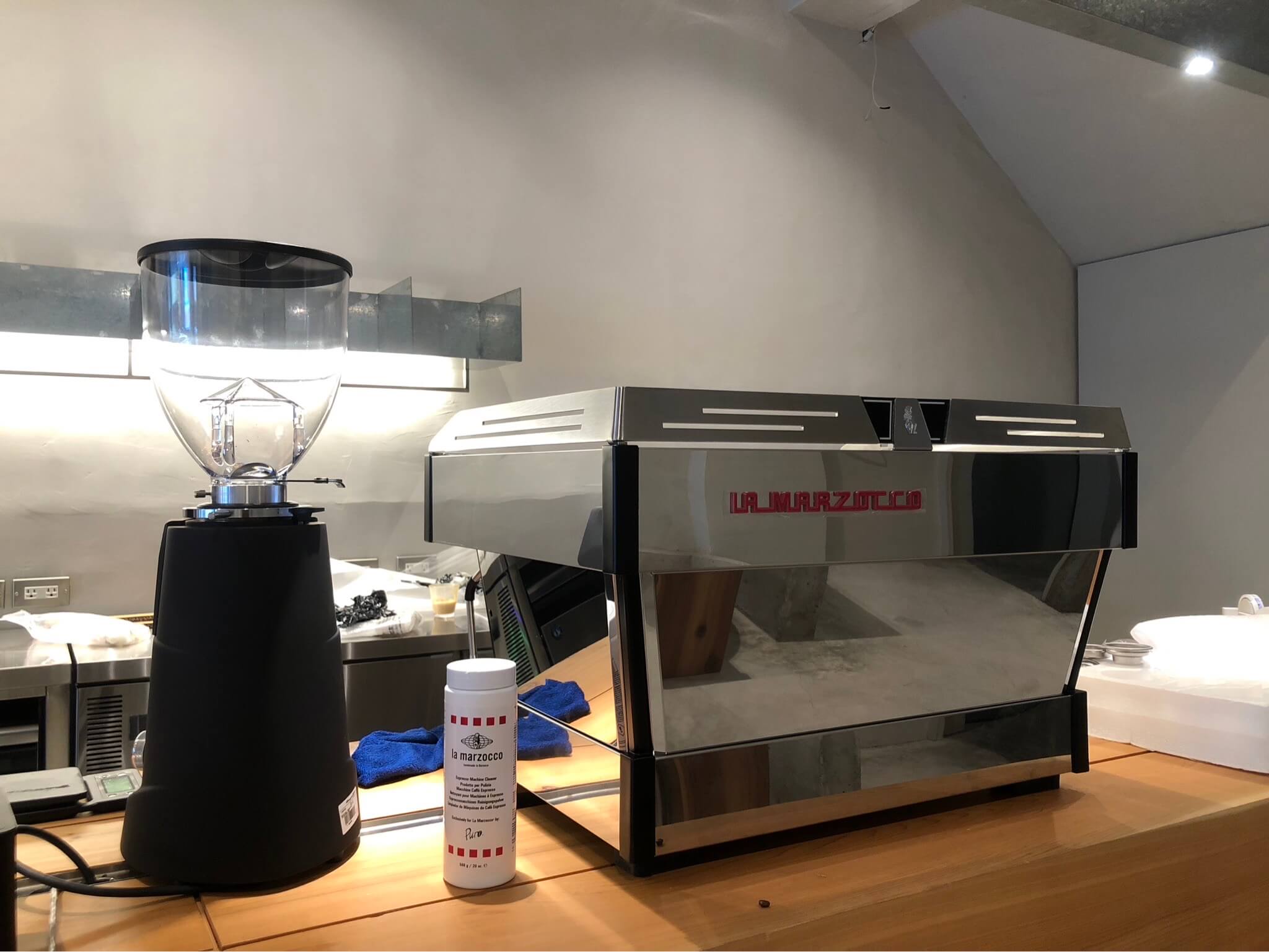 高雄咖啡店COFFEE RING安裝LamarzoccoPB及F64e 購自啡事咖啡