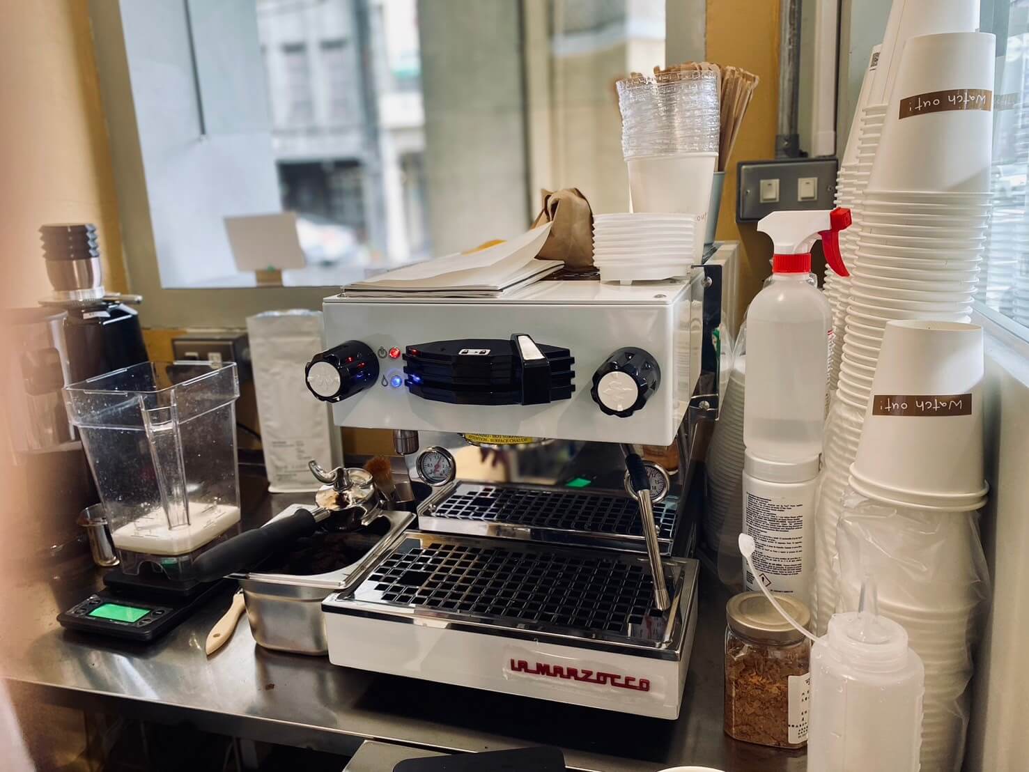 台南中西區watch out咖啡外帶吧向啡事咖啡購買Lamarzocco mini半自動咖啡機