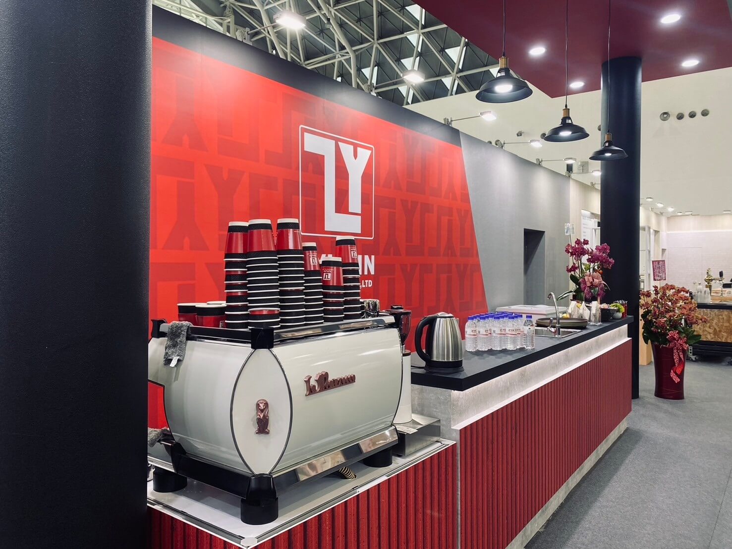 啡事咖啡提供活動短租咖啡出杯lamarzocco半自動咖啡機及專業吧台手